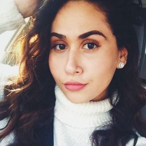 Meet your Posher, Dalia